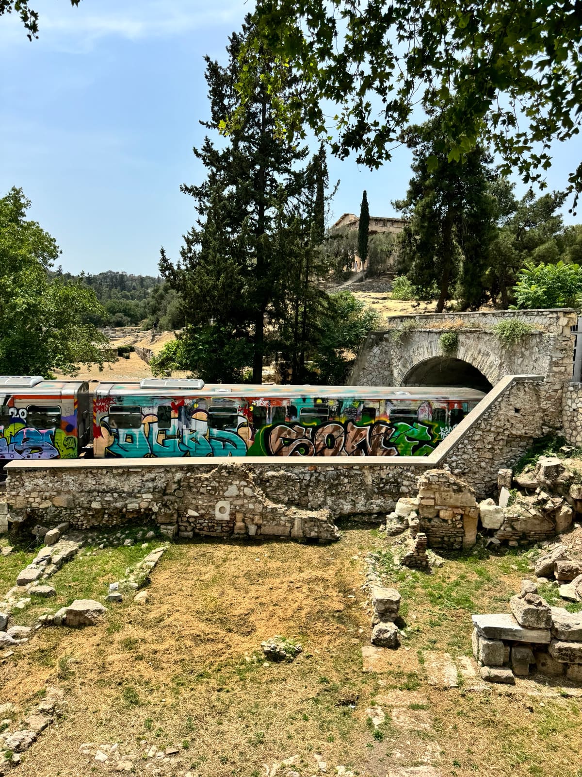 לילה בפיראוס לפני מעבורת - שערים, מטרו מוקדם ומלונות ליד הנמל